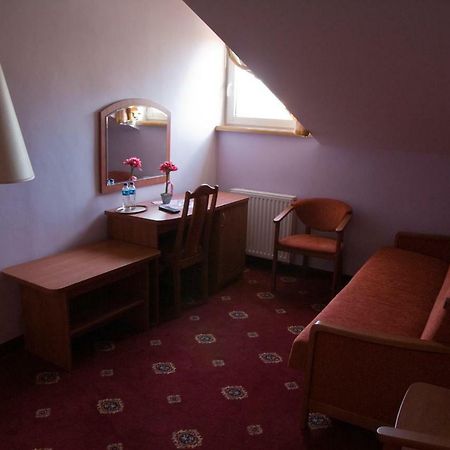 Dwor Dluzniewo Bed and Breakfast Exterior foto