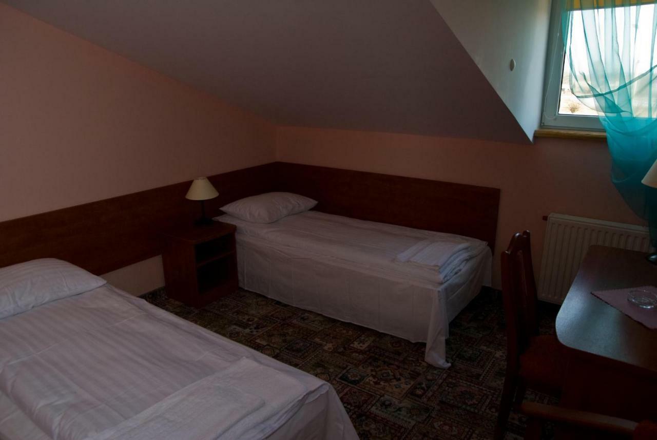 Dwor Dluzniewo Bed and Breakfast Exterior foto