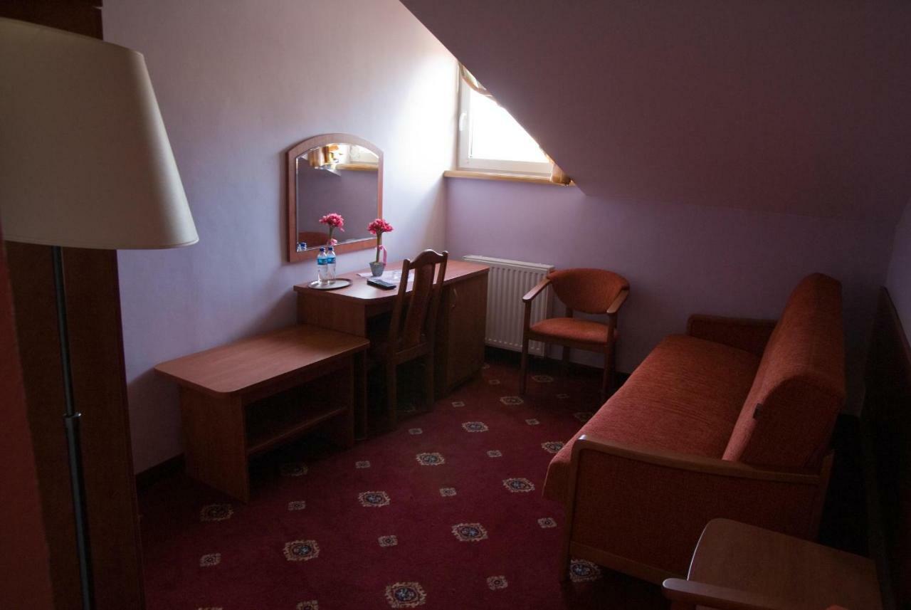 Dwor Dluzniewo Bed and Breakfast Exterior foto