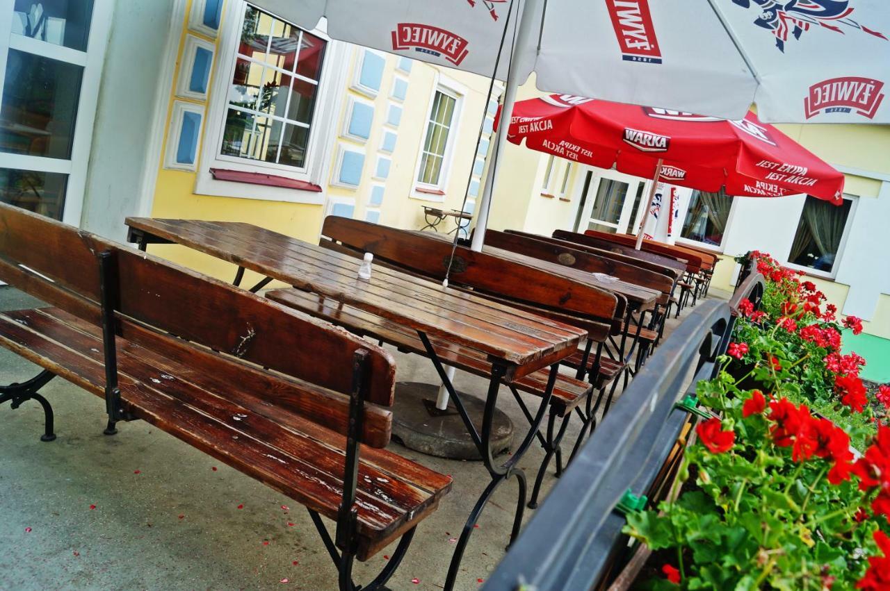 Dwor Dluzniewo Bed and Breakfast Exterior foto